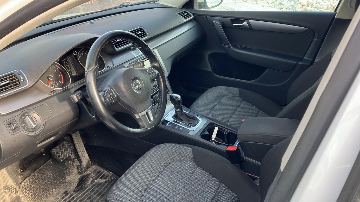 VOLKSWAGEN Passat 2011