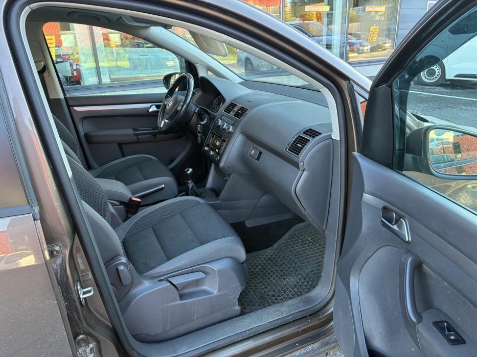 VOLKSWAGEN Touran 2014