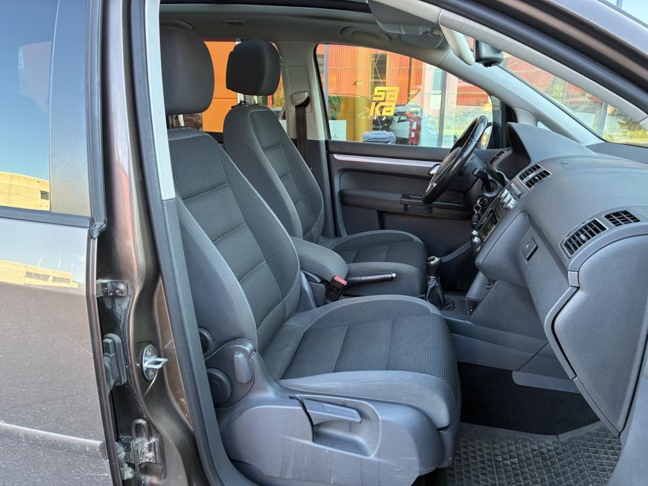 VOLKSWAGEN Touran 2014
