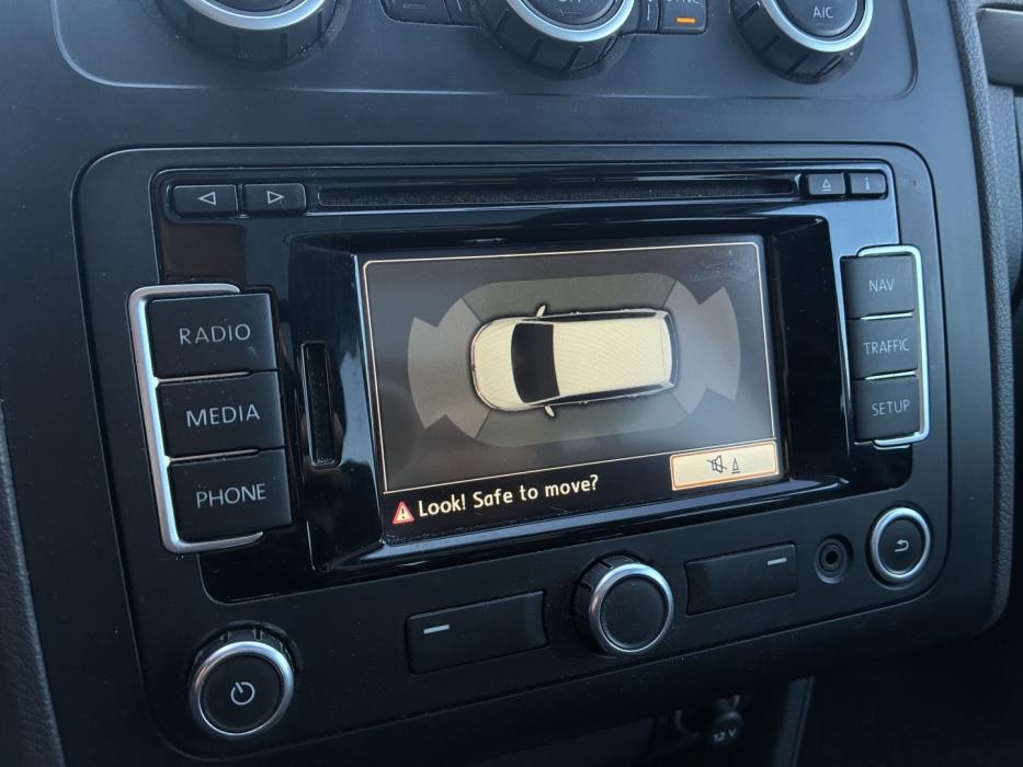 VOLKSWAGEN Touran 2014