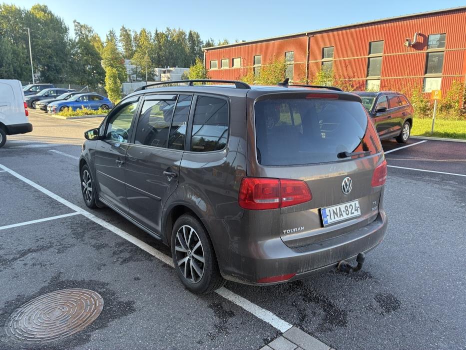 VOLKSWAGEN Touran 2014