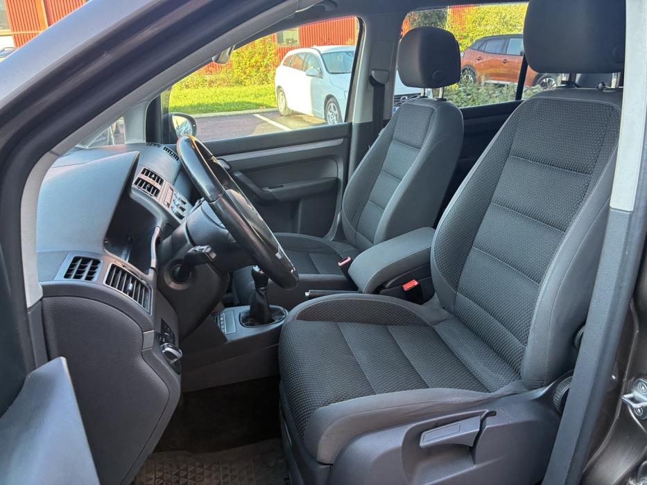 VOLKSWAGEN Touran 2014