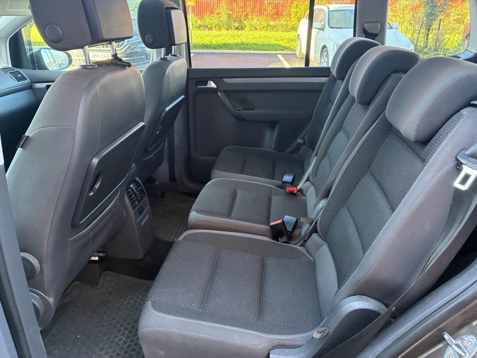 VOLKSWAGEN Touran 2014