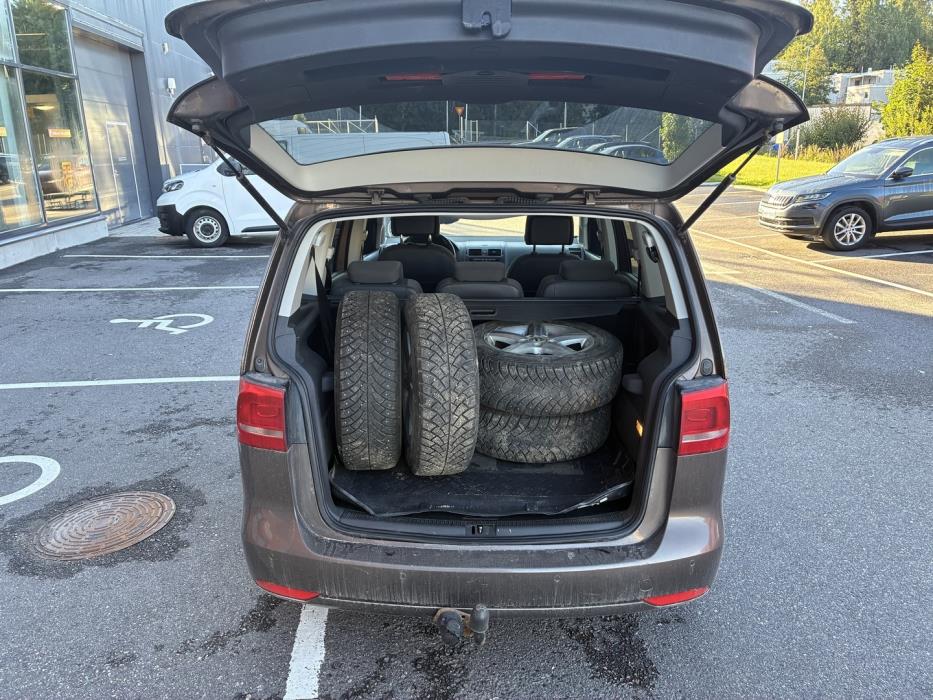 VOLKSWAGEN Touran 2014