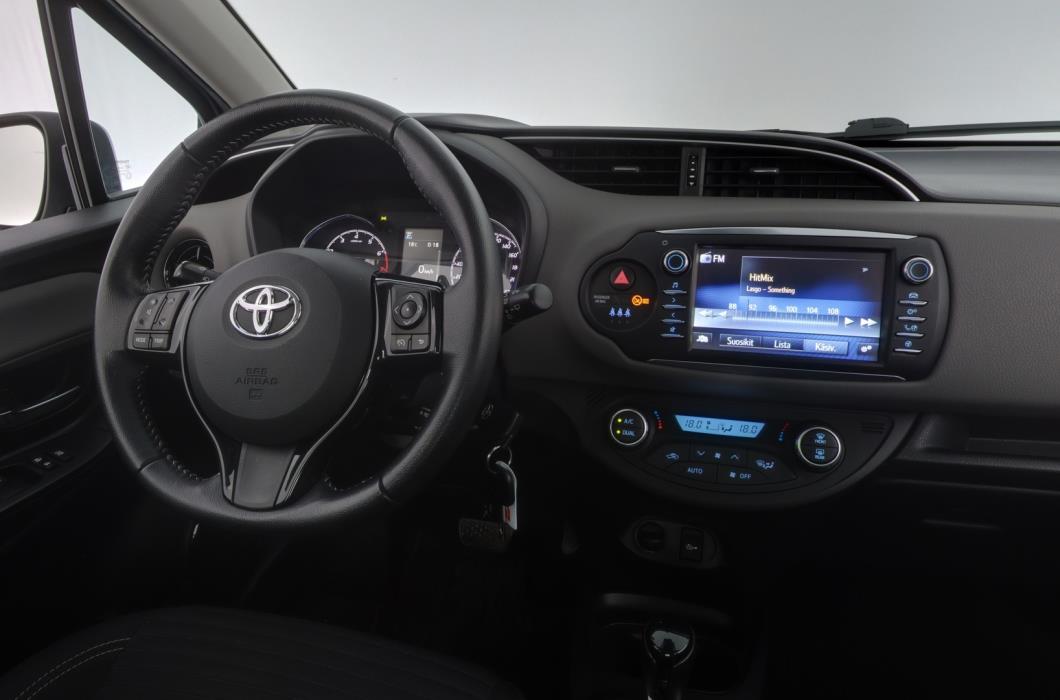 TOYOTA Yaris 2017