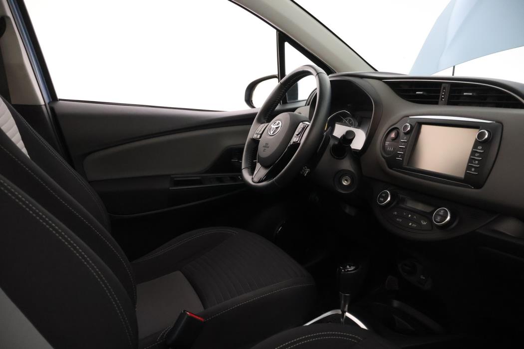 TOYOTA Yaris 2017
