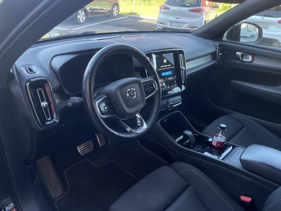 VOLVO XC40 2022