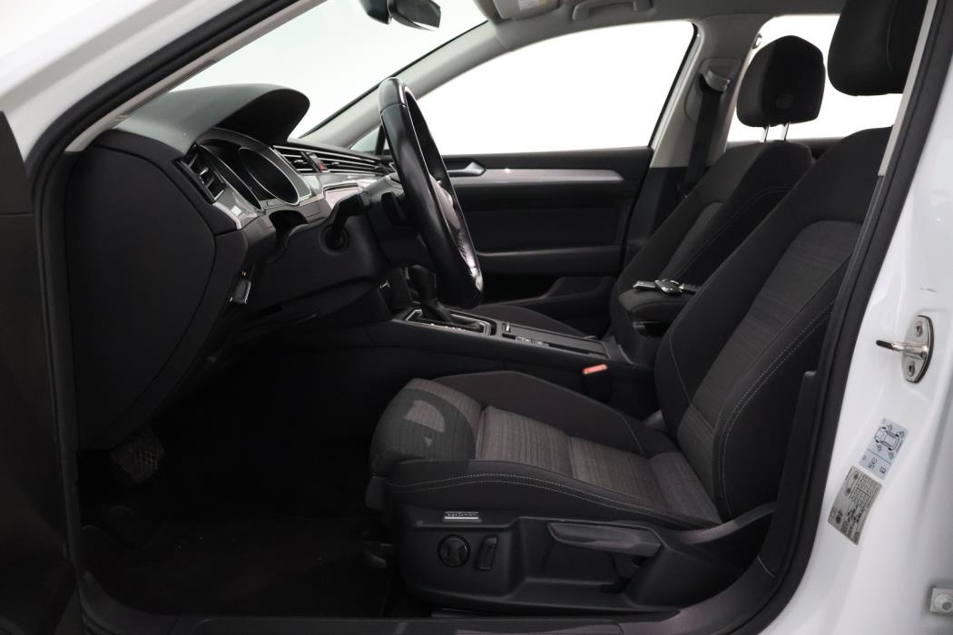 VOLKSWAGEN Passat 2021