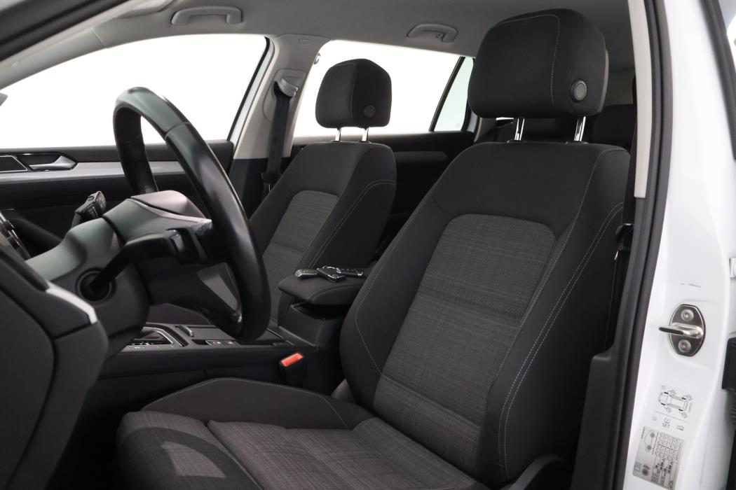 VOLKSWAGEN Passat 2021