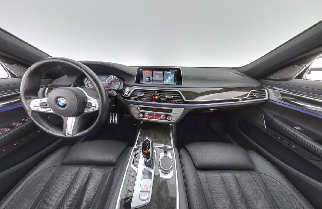 BMW 740 2019