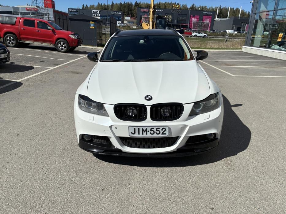 BMW 320 2011