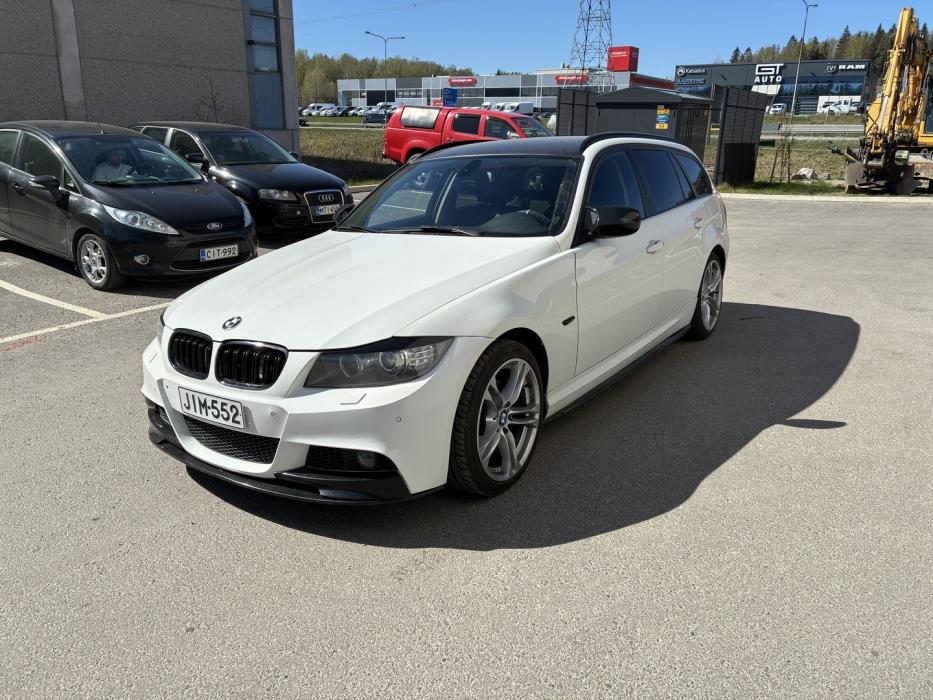 BMW 320 2011