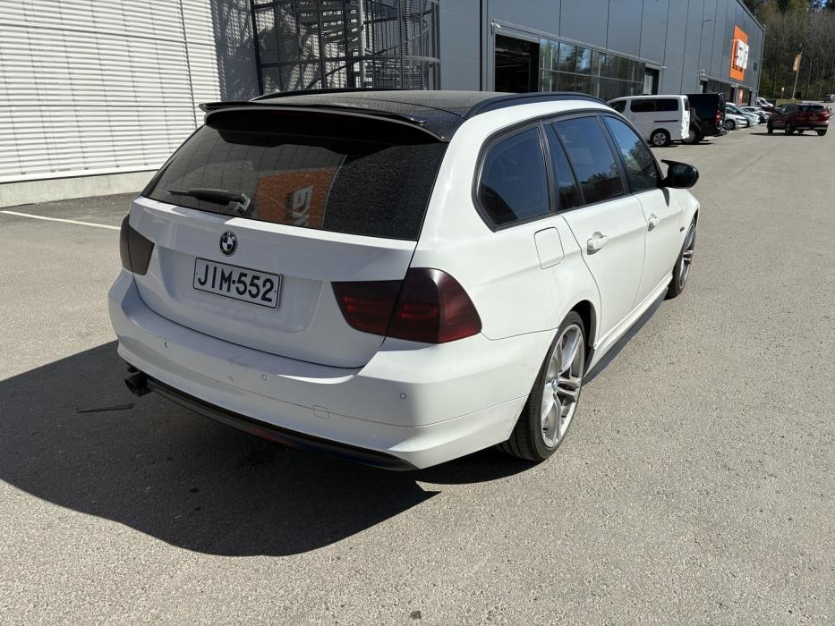 BMW 320 2011