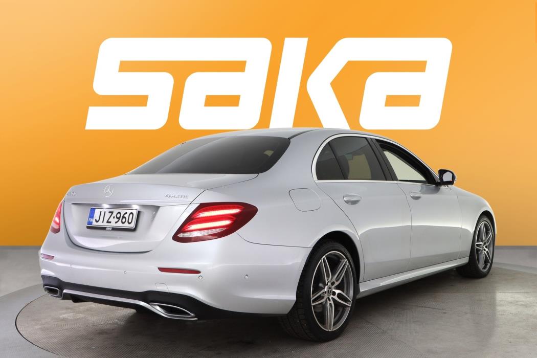 MERCEDES-BENZ E 2019