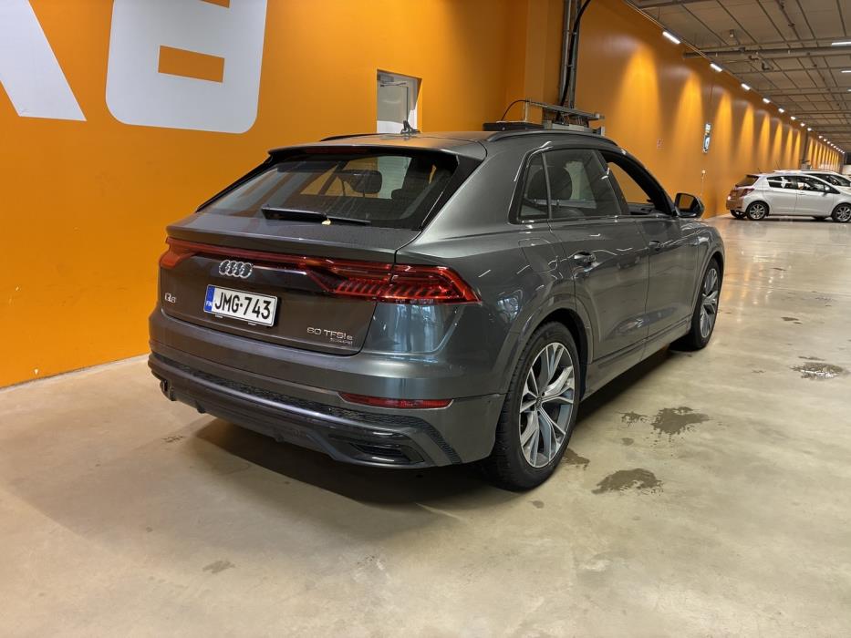 AUDI Q8 2021