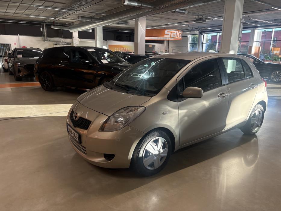 TOYOTA Yaris 2009