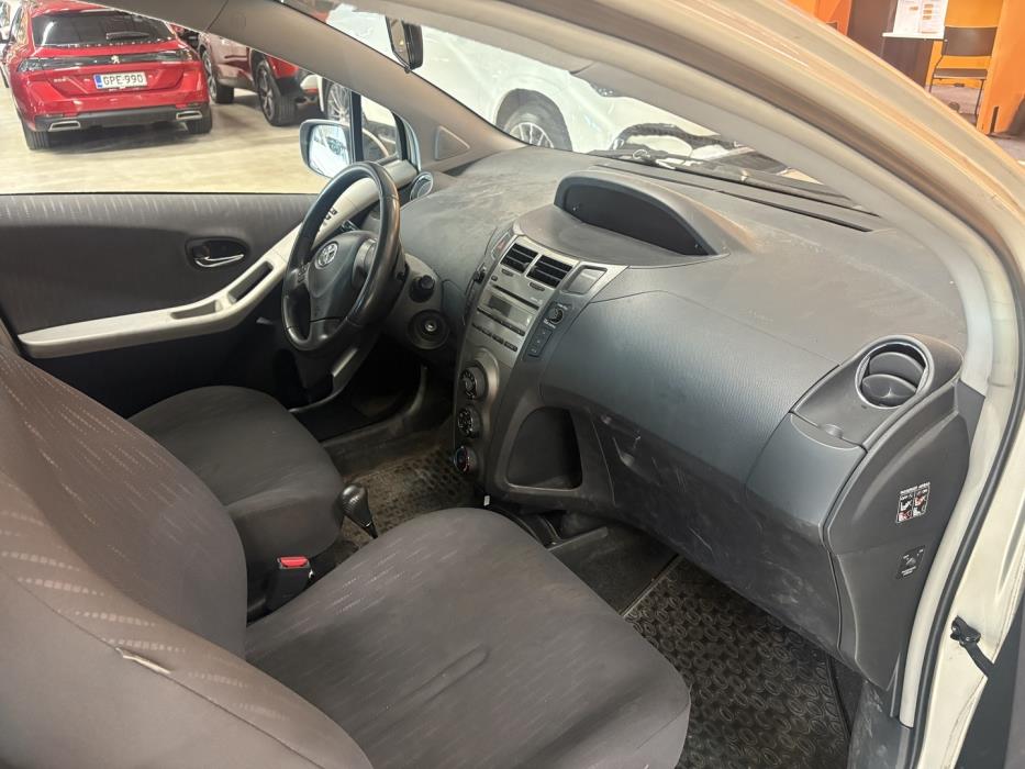 TOYOTA Yaris 2009