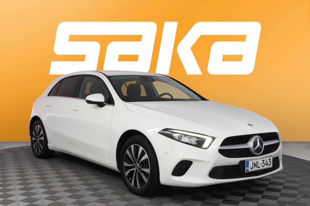 MERCEDES-BENZ A 2022