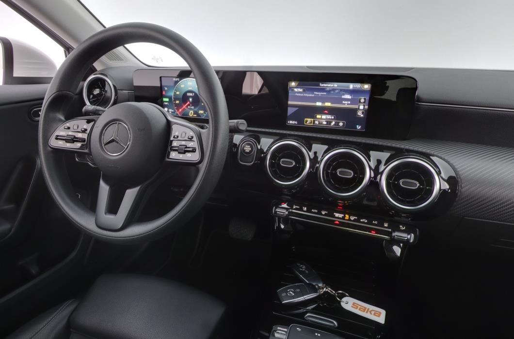 MERCEDES-BENZ A 2022