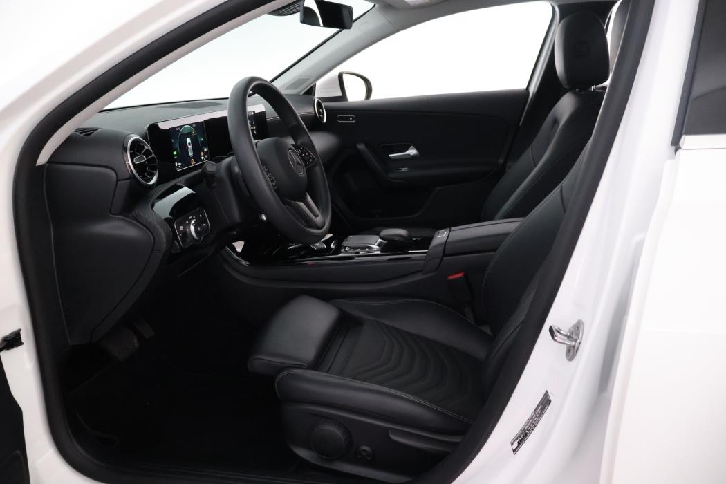 MERCEDES-BENZ A 2022