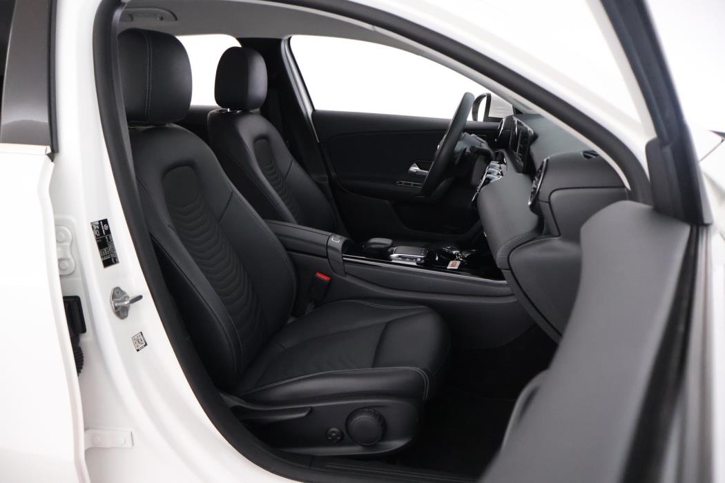 MERCEDES-BENZ A 2022
