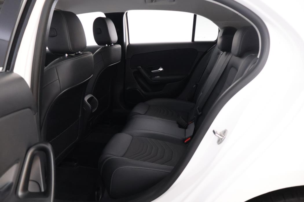 MERCEDES-BENZ A 2022