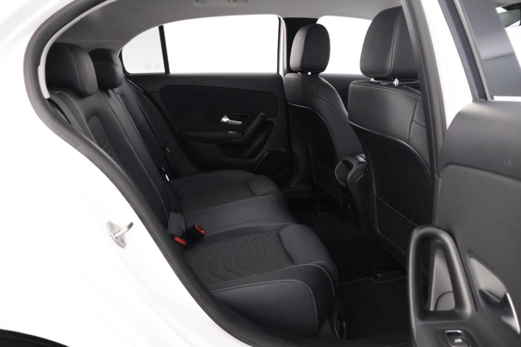 MERCEDES-BENZ A 2022