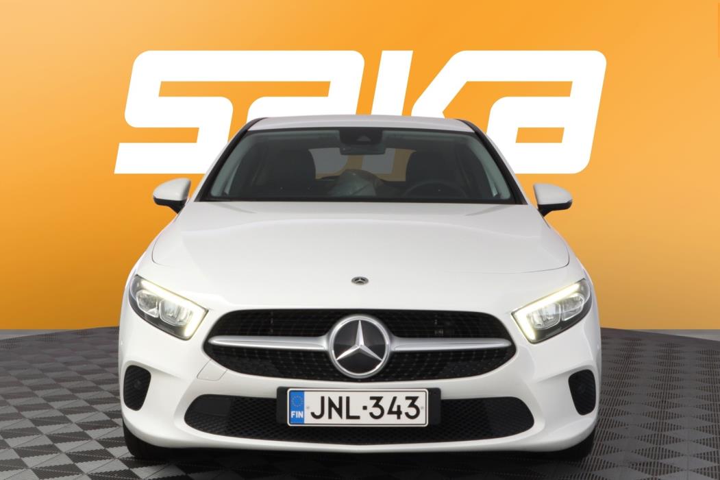 MERCEDES-BENZ A 2022