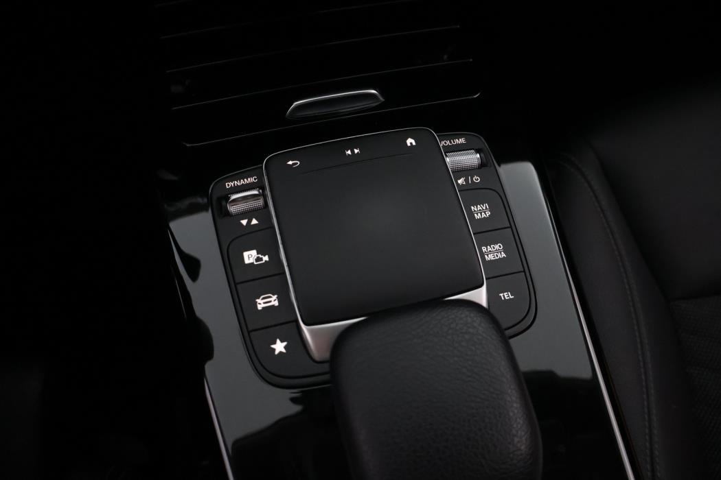 MERCEDES-BENZ A 2022