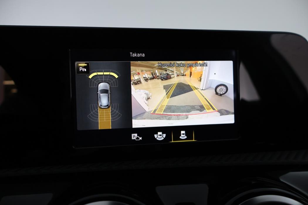 MERCEDES-BENZ A 2022