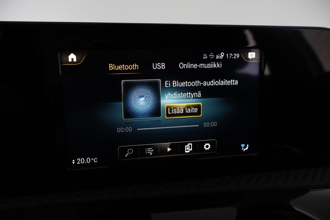 MERCEDES-BENZ A 2022