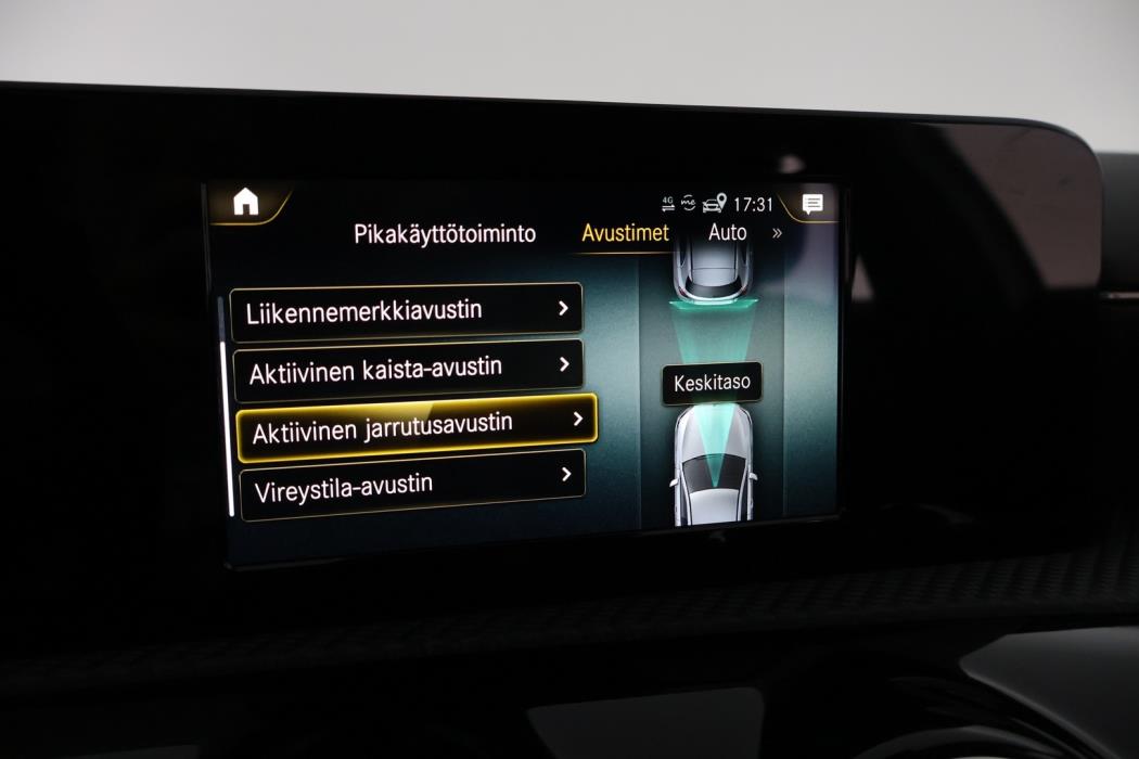 MERCEDES-BENZ A 2022