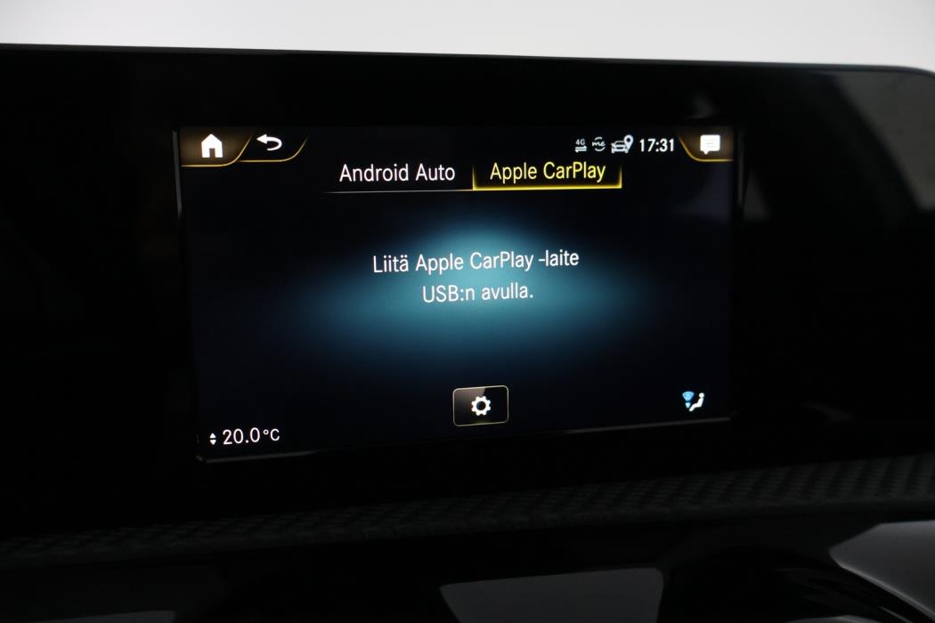 MERCEDES-BENZ A 2022