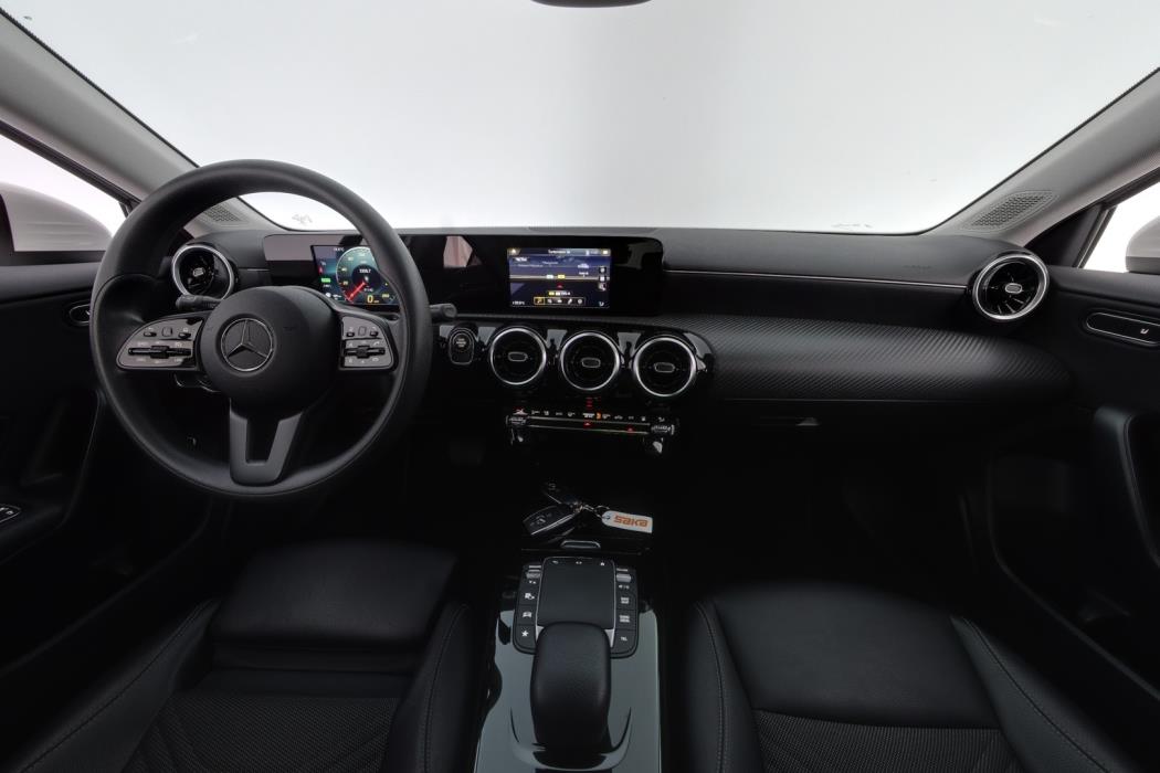 MERCEDES-BENZ A 2022