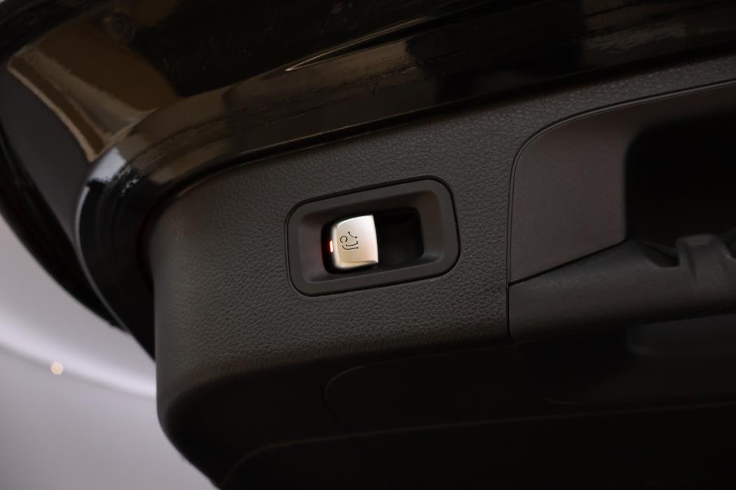 MERCEDES-BENZ EQC 2021