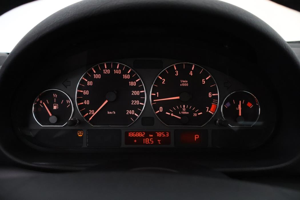 BMW 325 2005