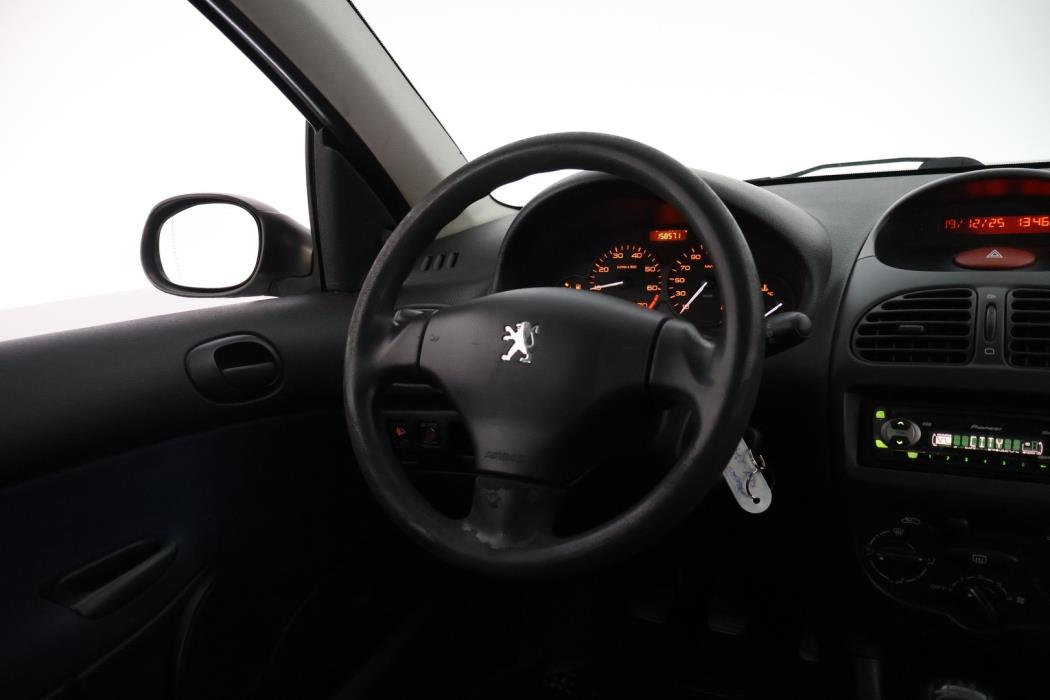 PEUGEOT 206 2002