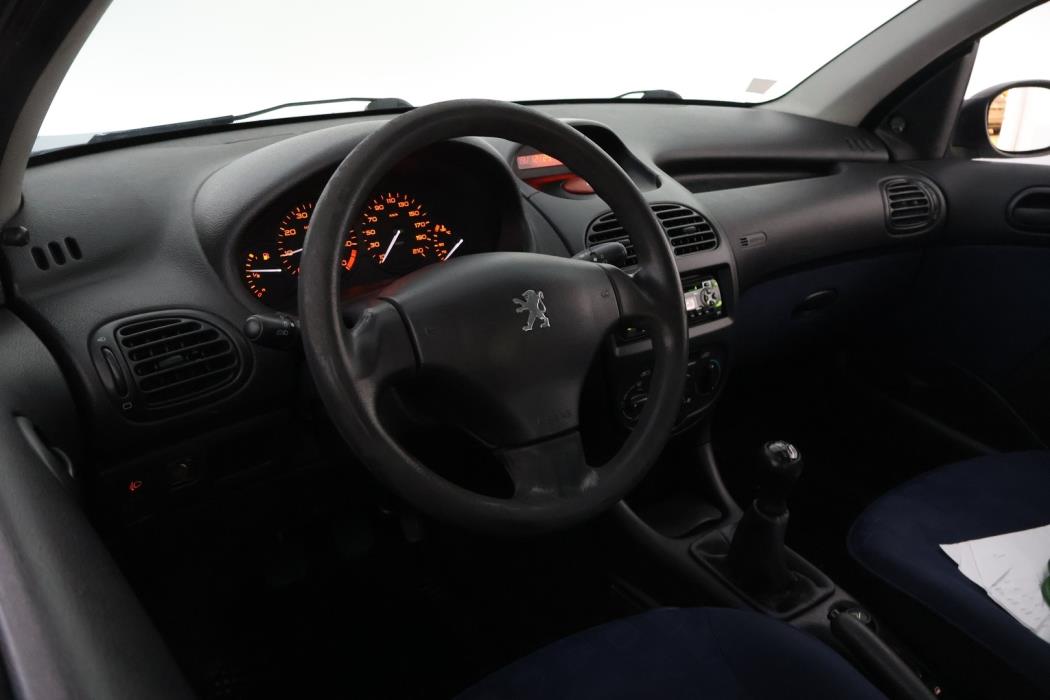 PEUGEOT 206 2002
