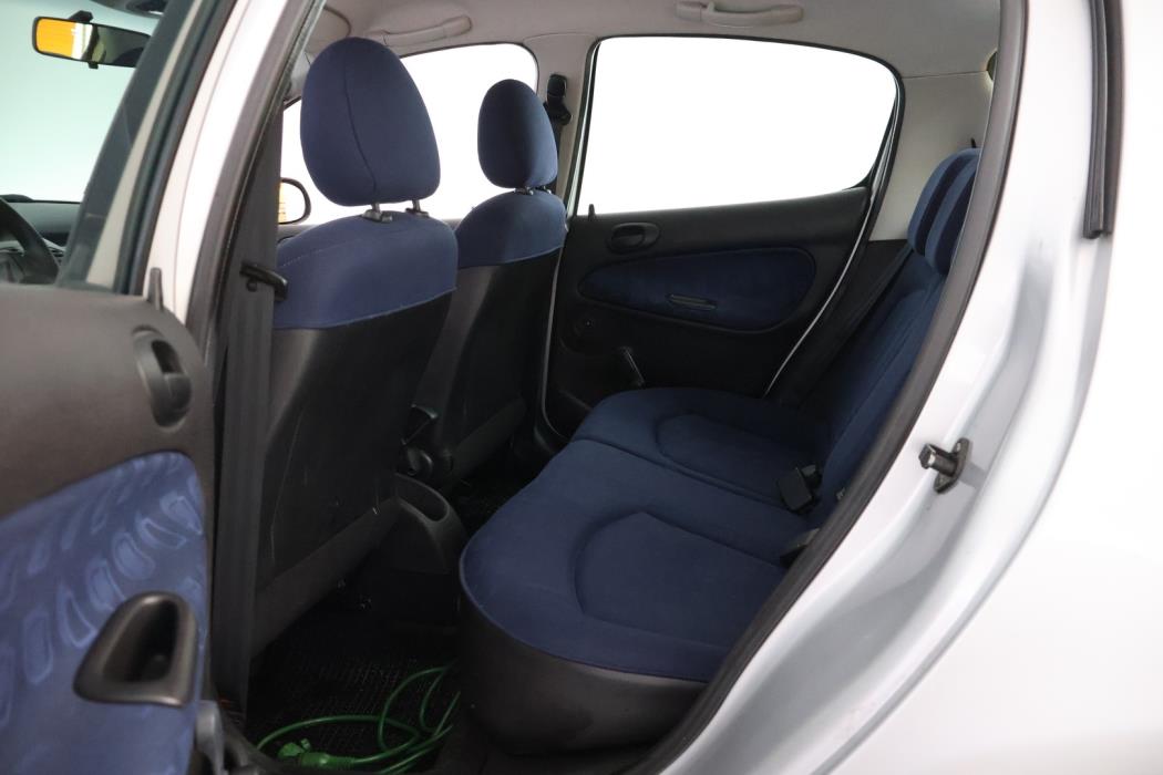 PEUGEOT 206 2002