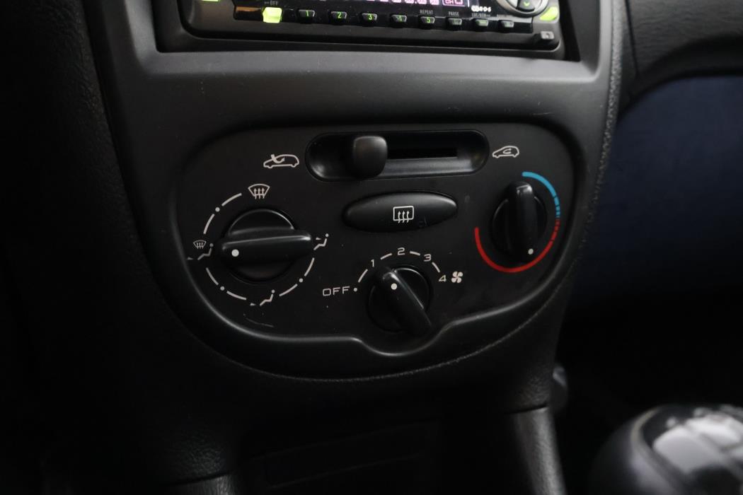PEUGEOT 206 2002
