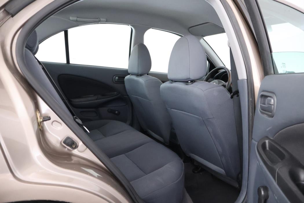 NISSAN Almera 2005