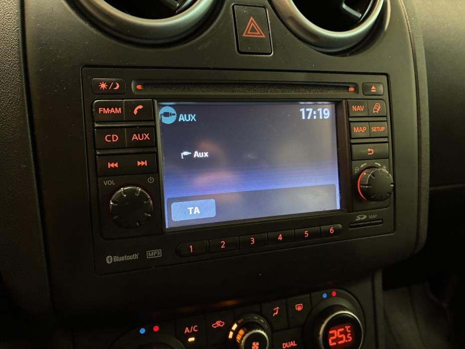 NISSAN Qashqai 2012