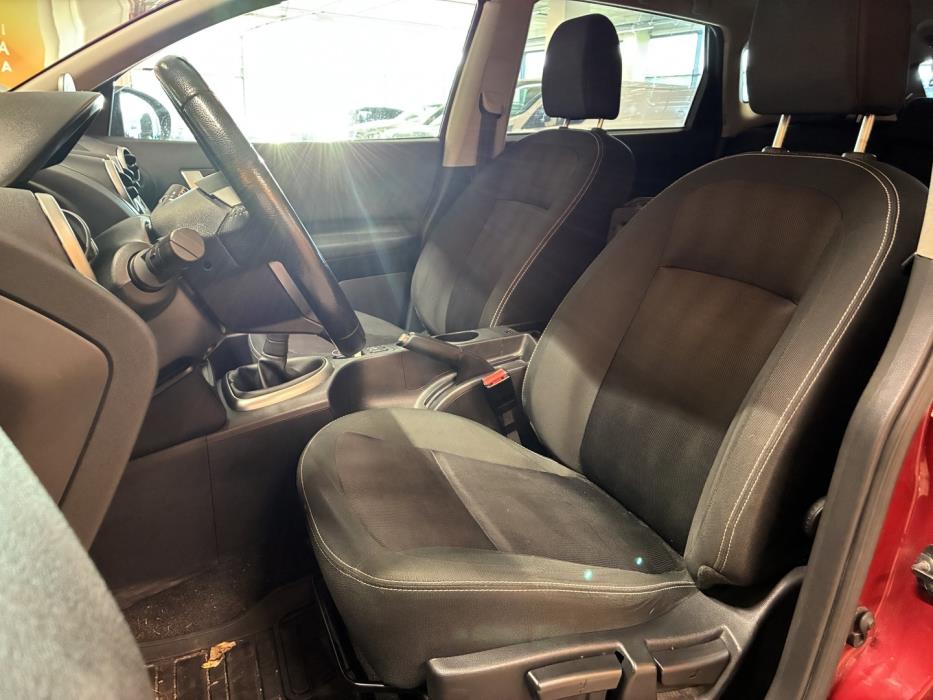 NISSAN Qashqai 2012
