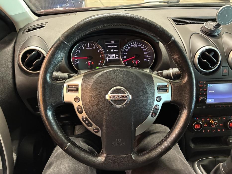 NISSAN Qashqai 2012