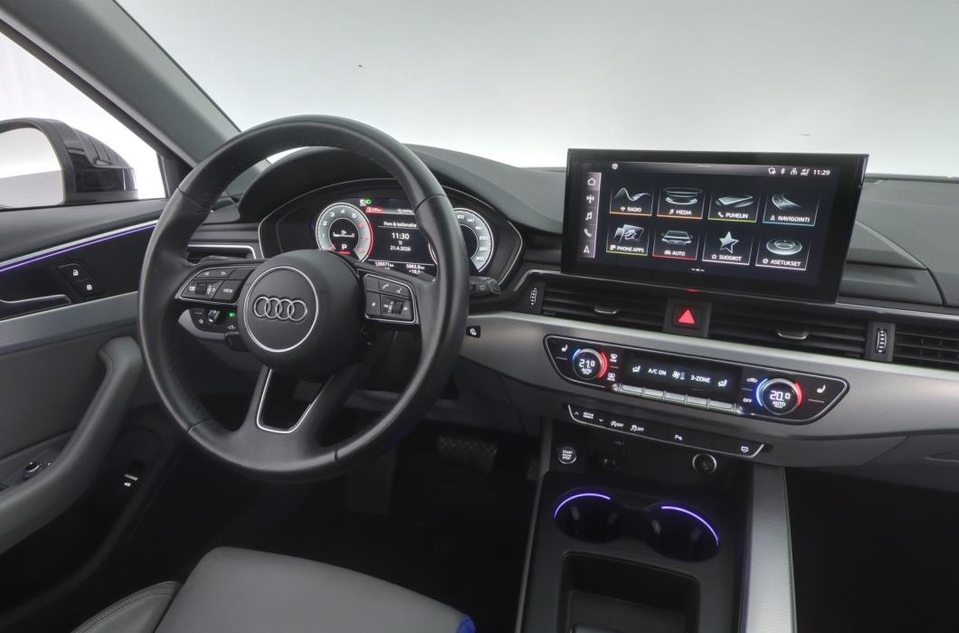 AUDI A4 2023