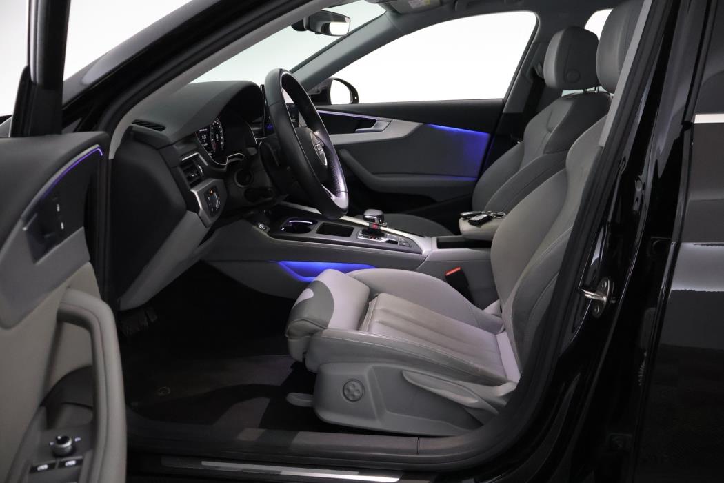 AUDI A4 2023