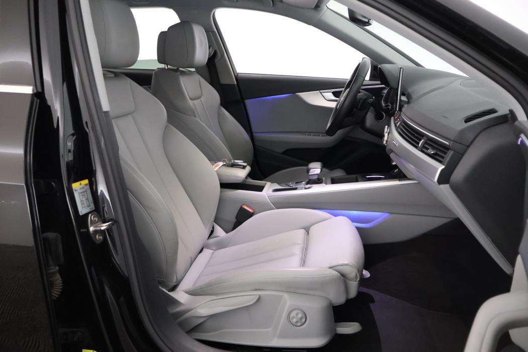 AUDI A4 2023