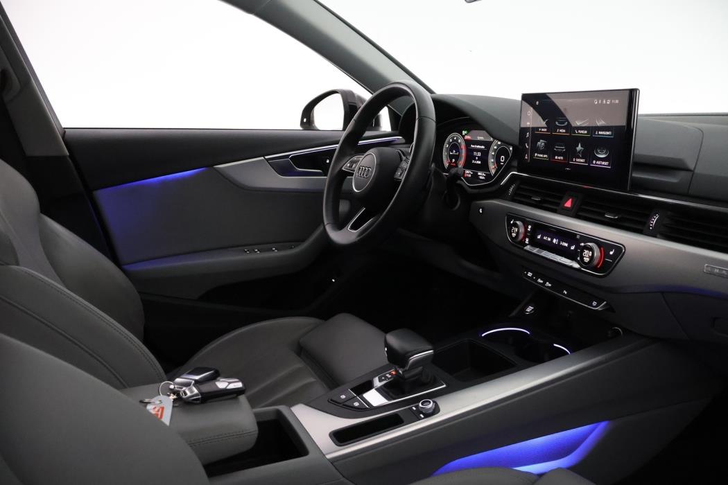 AUDI A4 2023