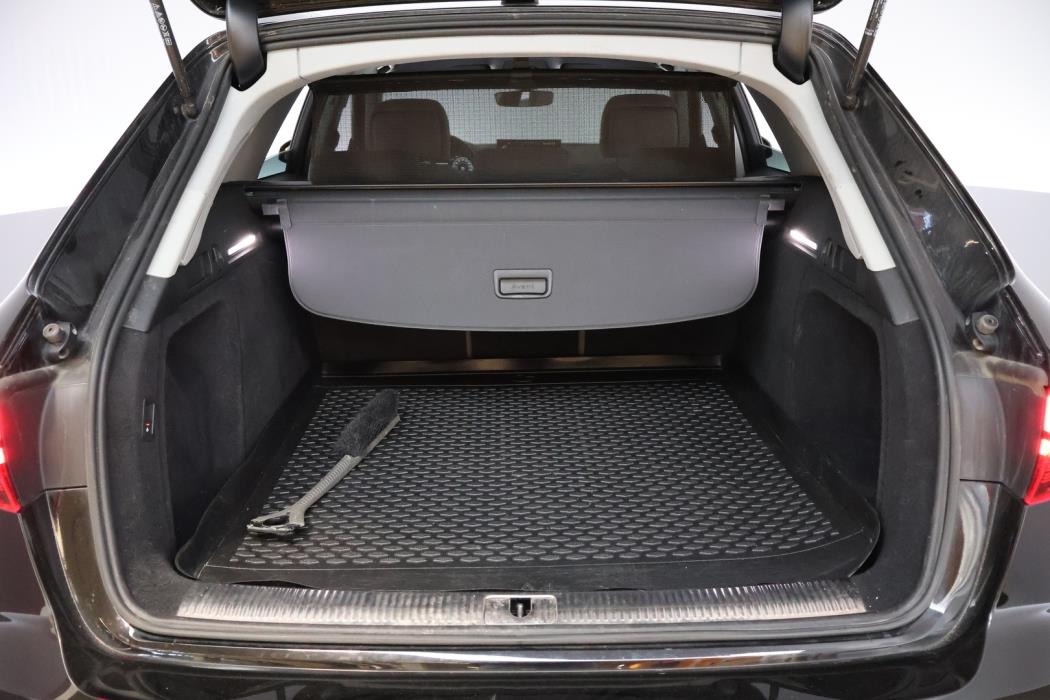 AUDI A4 2023