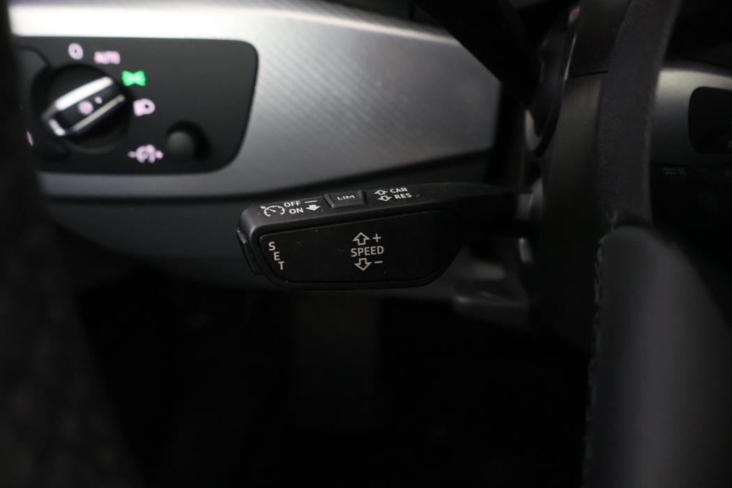 AUDI A4 2023